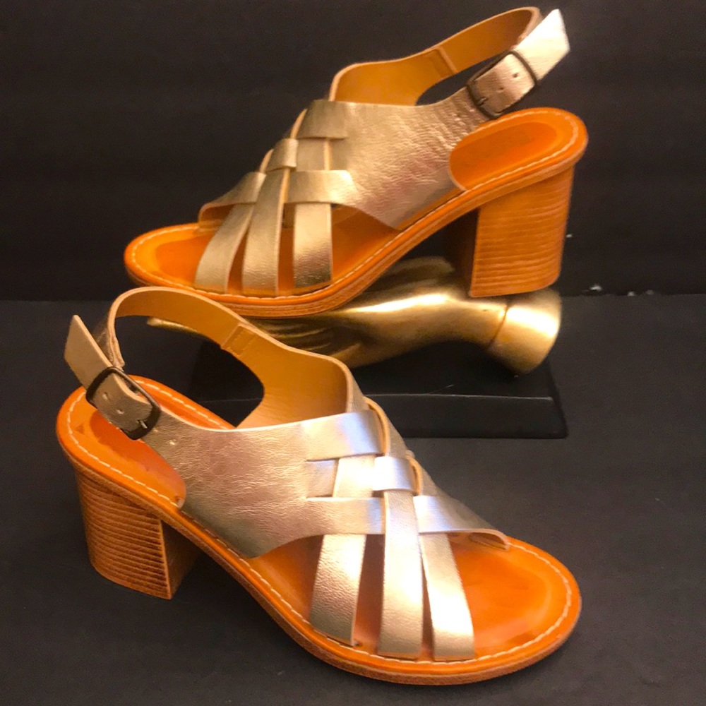 ⭐️ Bella Vita Gold Leather Slingback